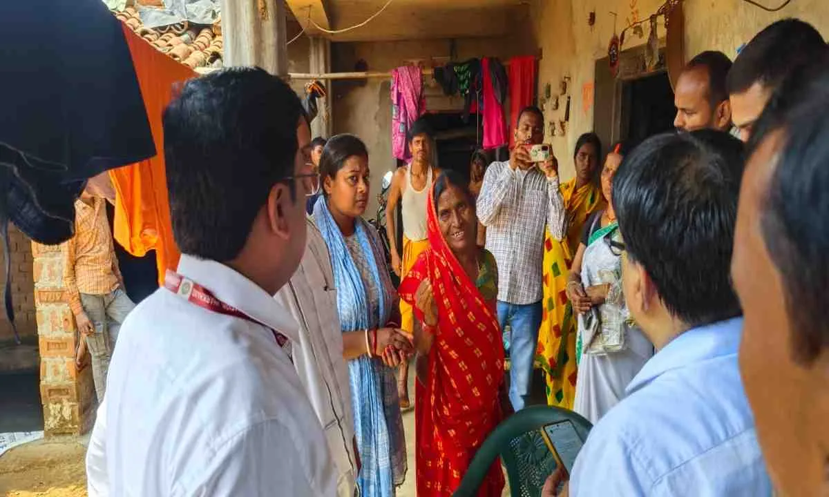 Giridih News: गुपचुप खाने से फूड पॉयजनिंग, बच्चों समेत 20 से अधिक बीमार