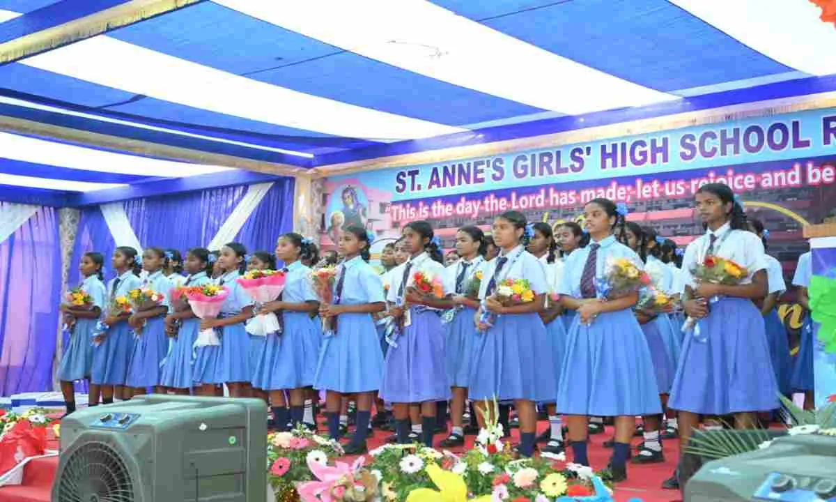 Ranchi News: संत अन्ना गर्ल्स हाई स्कूल का गोल्डन जुबली समारोह, शिक्षा की मिसाल बना संस्थान 