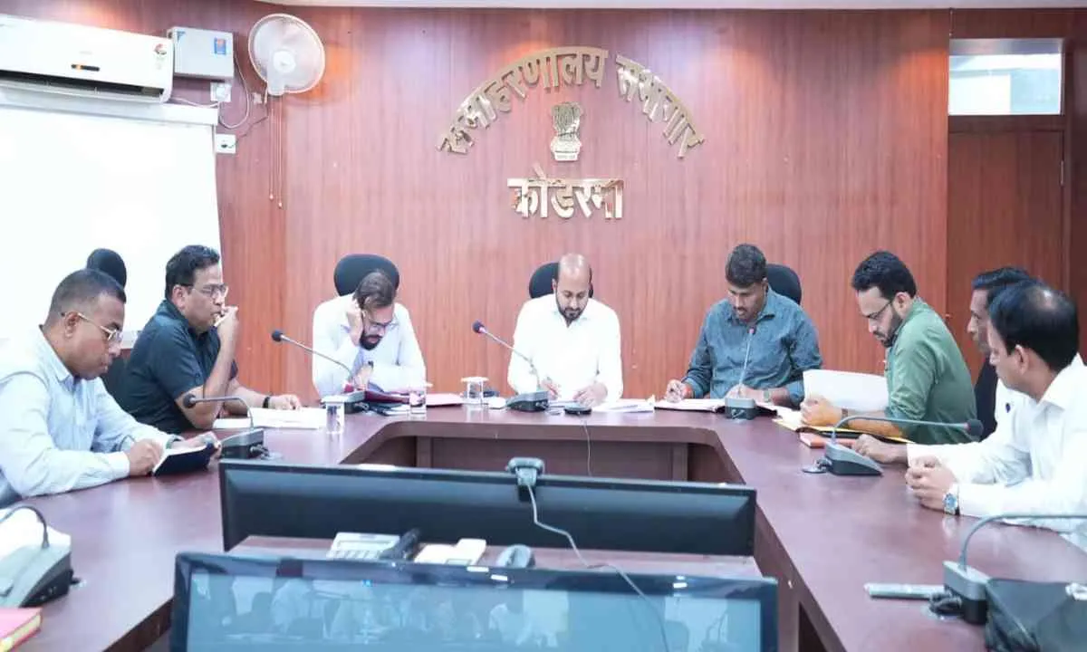 Koderma News: अनुकम्पा, पेंशन एवं स्थापना समिति की बैठक में 105 शिक्षकों की सेवा संपुष्टि 