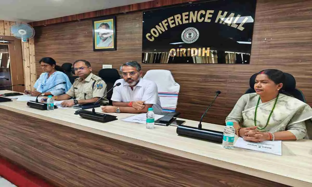 Giridih News: लू से बचाव को लेकर बड़ा फैसला, उपायुक्त रामनिवास यादव ने दिए सख्त निर्देश