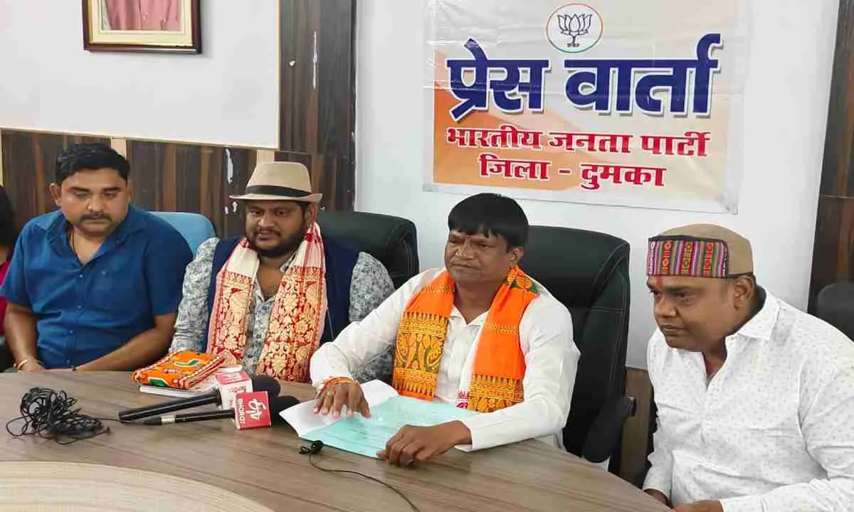 Dumka News: संसद विवाद पर ढुल्लू महतो का बड़ा हमला, विपक्ष पर लगाए गंभीर आरोप