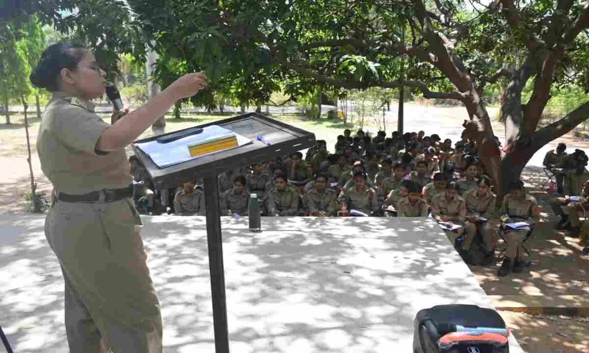 Koderma News: एनसीसी कैंप का 8वां दिन, कैडेट्स में दिखा जबरदस्त जोश और अनुशासन