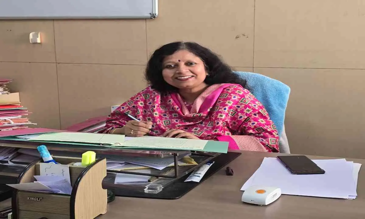 Hazaribagh News: विनोबा भावे विवि में बड़ी प्रशासनिक कार्रवाई, ड्यूटी से गायब 17 कर्मचारियों को शो-कॉज