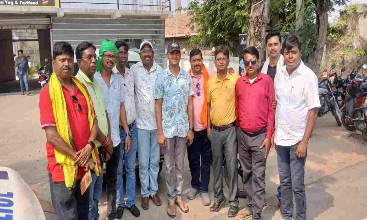 Bokaro News: पत्रकारों ने थाना प्रभारी रवि कुमार को दी भावभीनी विदाई