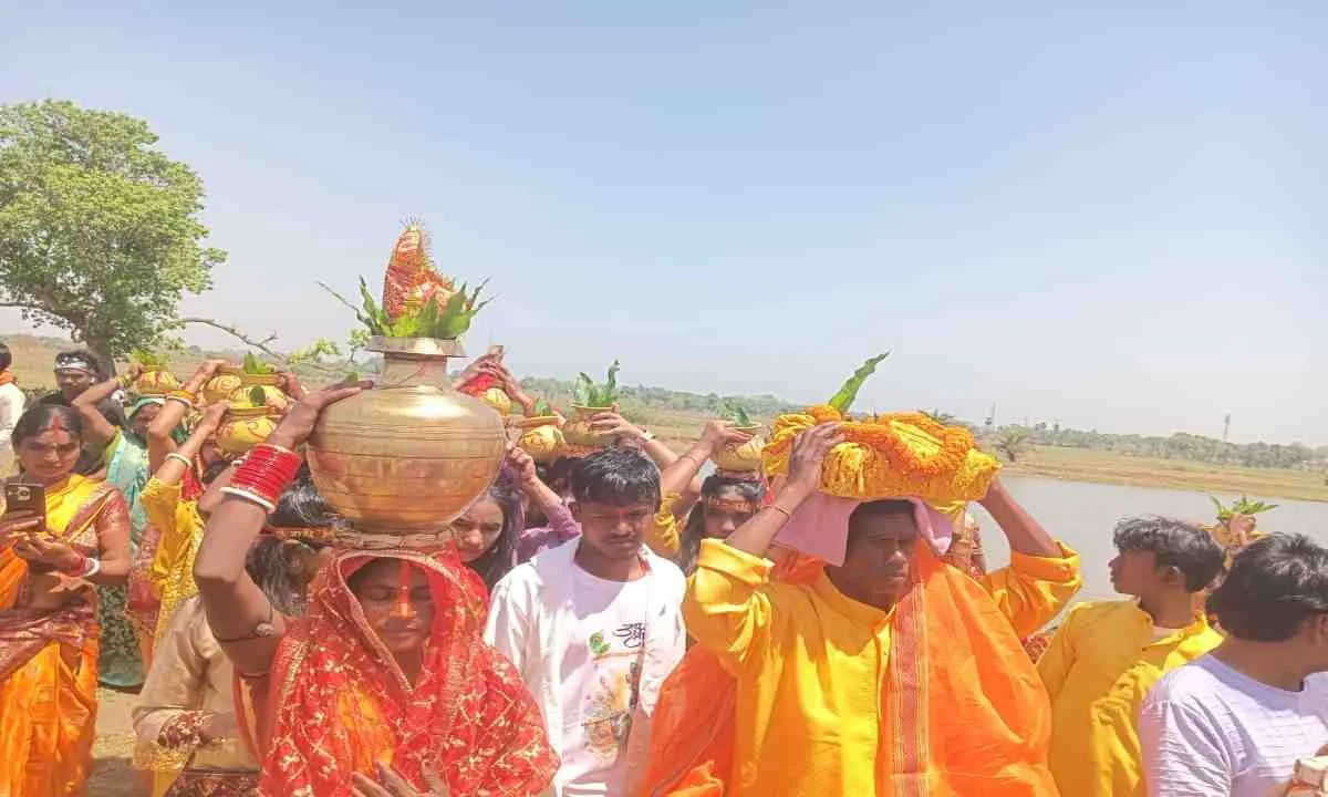 Dumka News: मयूरनाथ में भव्य कलश शोभा यात्रा के साथ सप्तदिवसीय श्रीमद्भागवत कथा का शुभारंभ