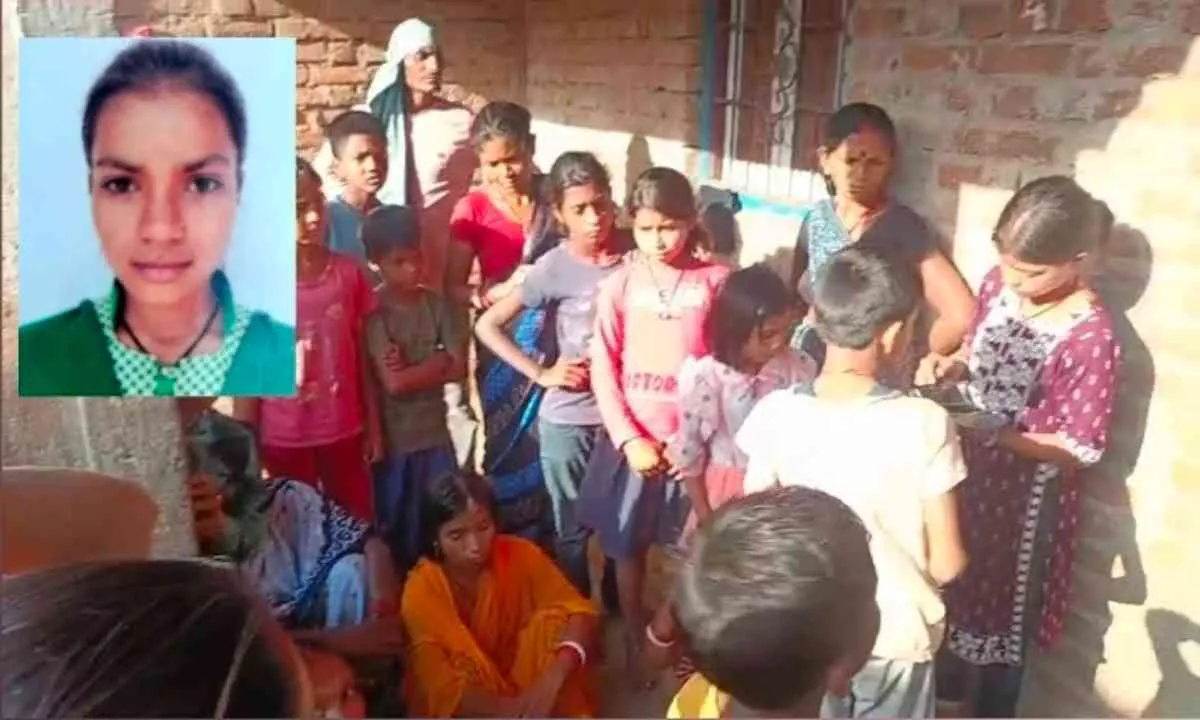 Koderma News: डोमचांच में नाबालिग छात्रा की संदिग्ध मौत, फांसी या हत्या?