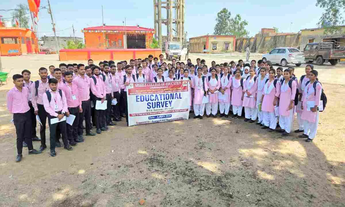 Koderma News: ग्रिजली कॉलेज के प्रशिक्षुओं ने किया ग्रामीण डिजिटल शिक्षा सर्वेक्षण