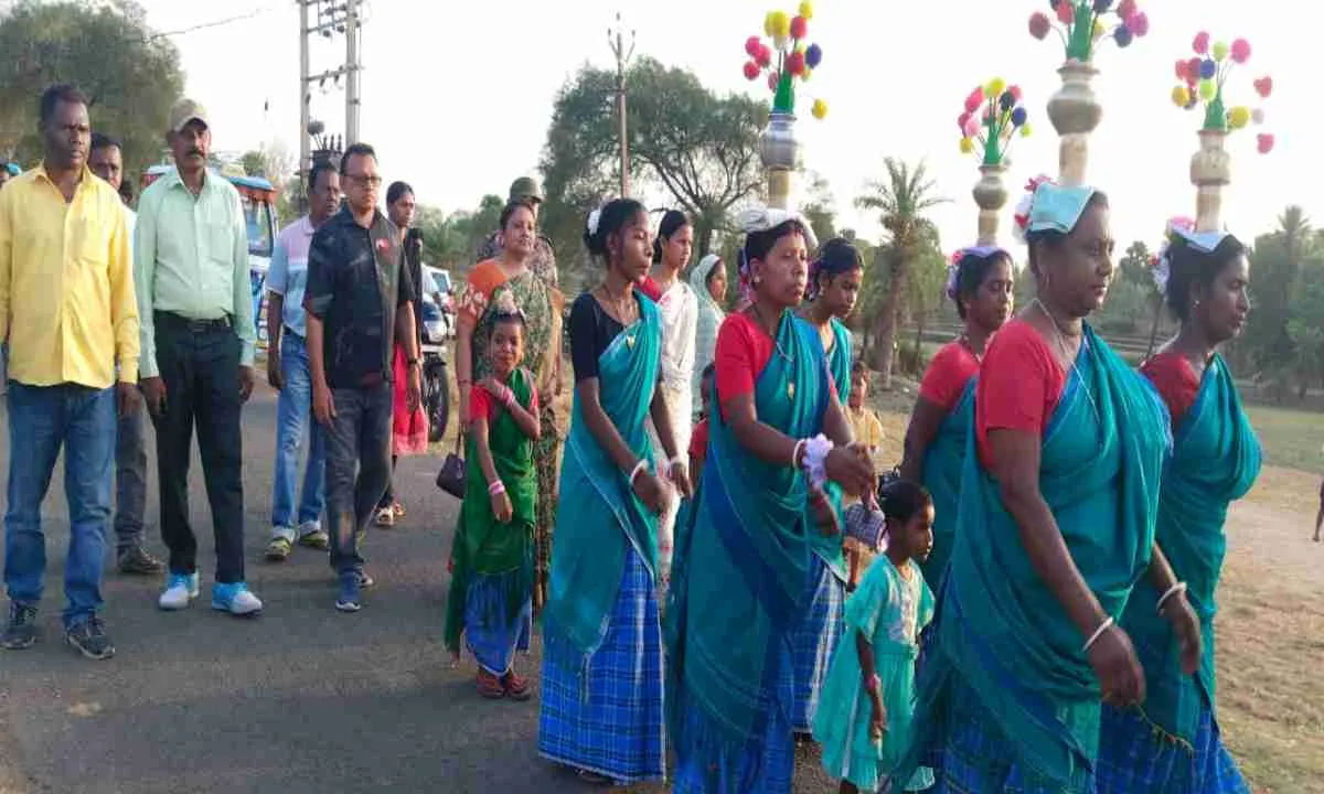 Pakur News: दो दिवसीय फुटबॉल प्रतियोगिता का समापन, फूलझिझरी ने जीता खिताब