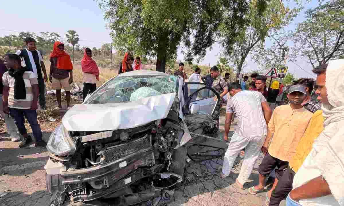 Palamu News: भीषण सड़क हादसा: NH-98 पर स्कॉर्पियो और एर्टिगा की जोरदार टक्कर