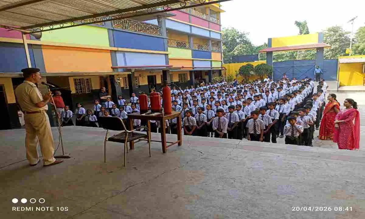 आग से बचाव की ट्रेनिंग: गिरिडीह स्कूल में लाइव डेमो से जागरूक हुए विद्यार्थी
