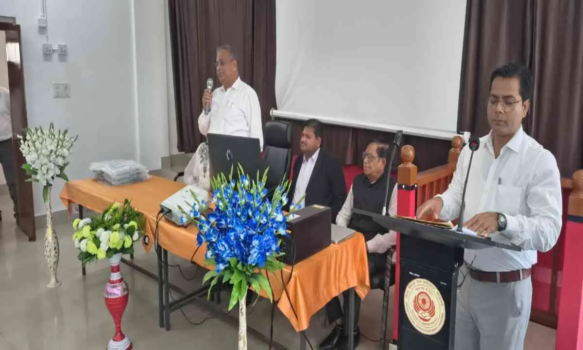 कोडरमा व्यवहार न्यायालय में ई-कोर्ट सर्विस का प्रशिक्षण कार्यक्रम आयोजित