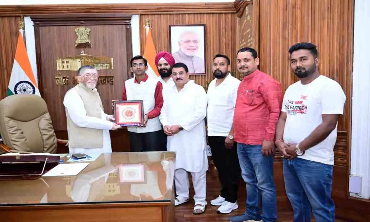 Hazaribagh News: यूथ विंग का बड़ा संकल्प: 13 अप्रैल को 500 यूनिट रक्तदान का लक्ष्य, राज्यपाल को दिया निमंत्रण