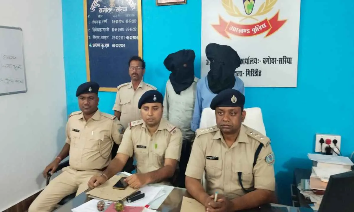 Giridih News: सरिया पुलिस की बड़ी कामयाबी: ₹3 लाख चोरी कांड का खुलासा, दो गिरफ्तार