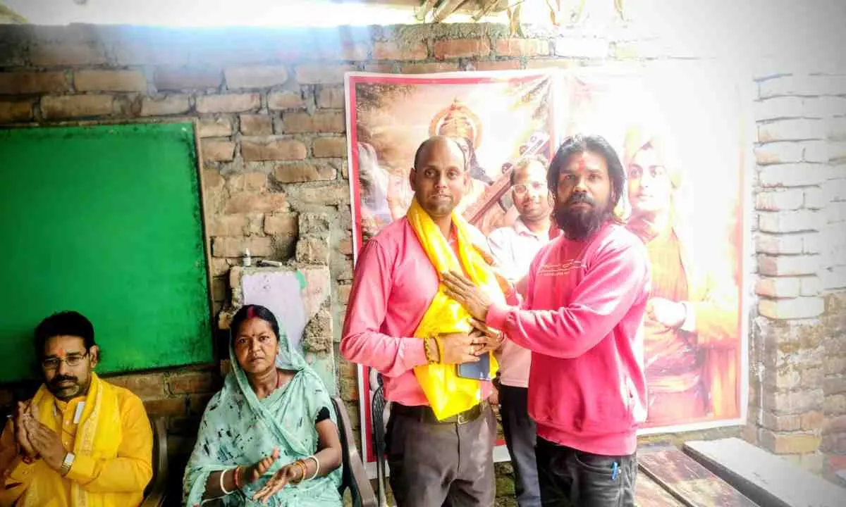 Sahebganj News: भाजपा की संगठनात्मक बैठक, नवनियुक्त मंडल अध्यक्ष का हुआ सम्मान