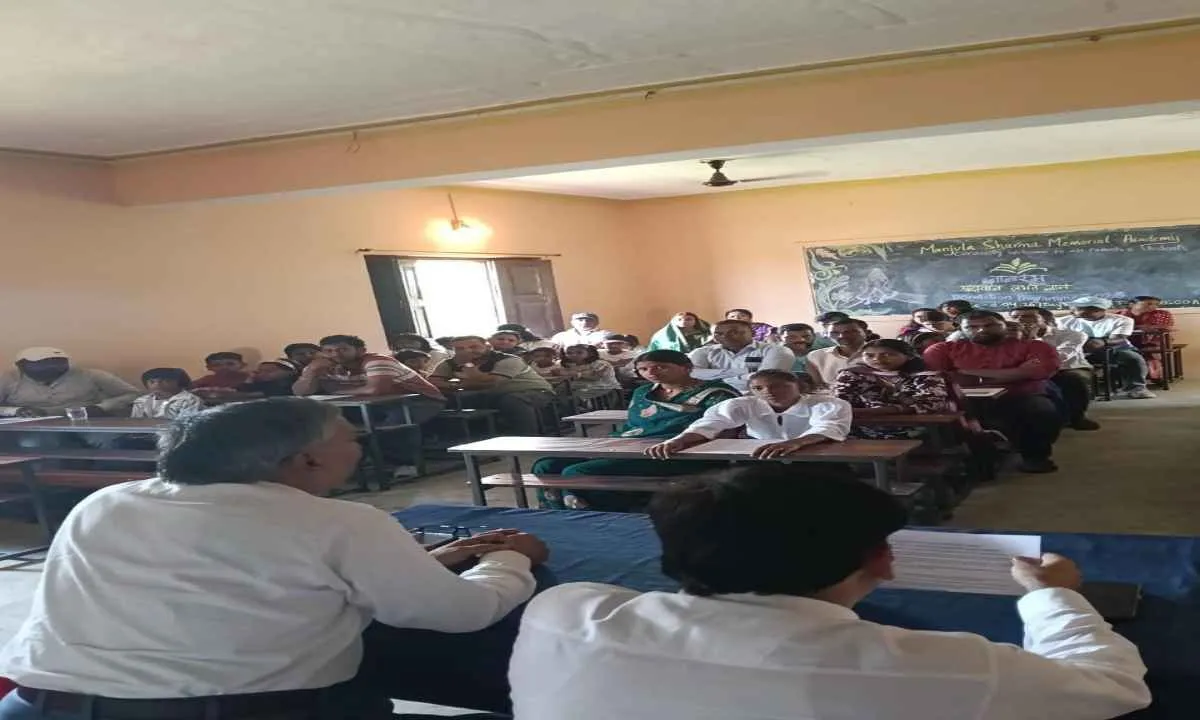 Koderma News: नए सत्र की शानदार शुरुआत, मंजुला शर्मा मेमोरियल एकेडमी में परिचयात्मक कार्यक्रम