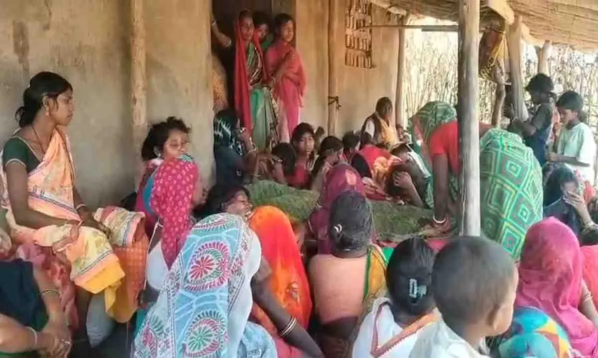 Koderma News: जमीन पर सो रही महिला बनी जहरीले सांप का शिकार