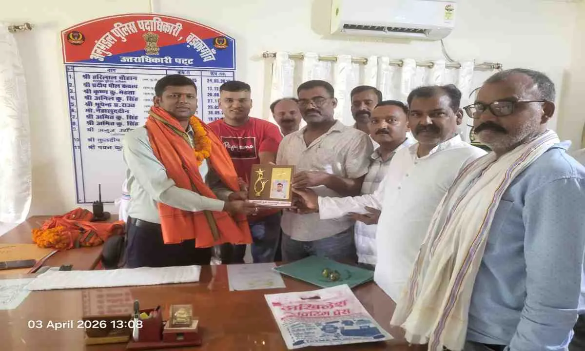 Hazaribagh News: महासमिति के अध्यक्ष एवं अन्य सदस्यों ने एसडीपीओ को किया सम्मानित 