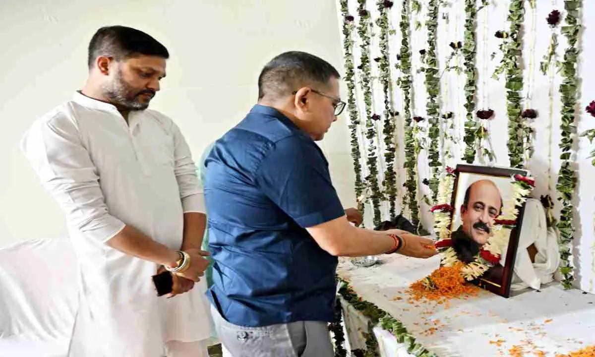 Bokaro News: विधायक अनूप सिंह के भतीजे राजू के निधन से शोक की लहर, उपायुक्त ने दी श्रद्धांजलि