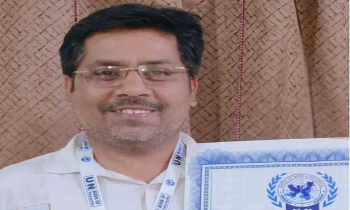 Giridih News:  बसखारो के कवि पंकज प्रियम ने बनाया 5वां वर्ल्ड रिकॉर्ड, जिले का बढ़ाया मान