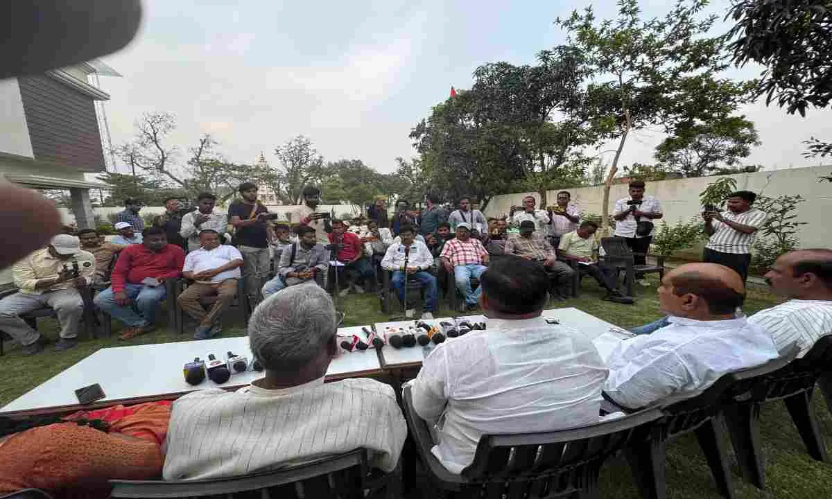 Hazaribagh News: चानो आवास पर प्रेस वार्ता कर अभिषेक और प्रिंस की हत्या को बताया निंदनीय: मुन्ना सिंह