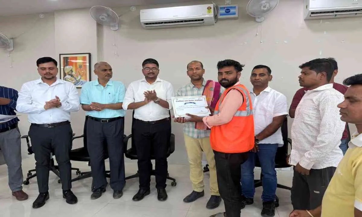 Hazaribagh News: सफाई मित्रों को मिला सम्मान, अब वेतन के लिए नहीं करनी पड़ेगी हड़ताल: महापौर