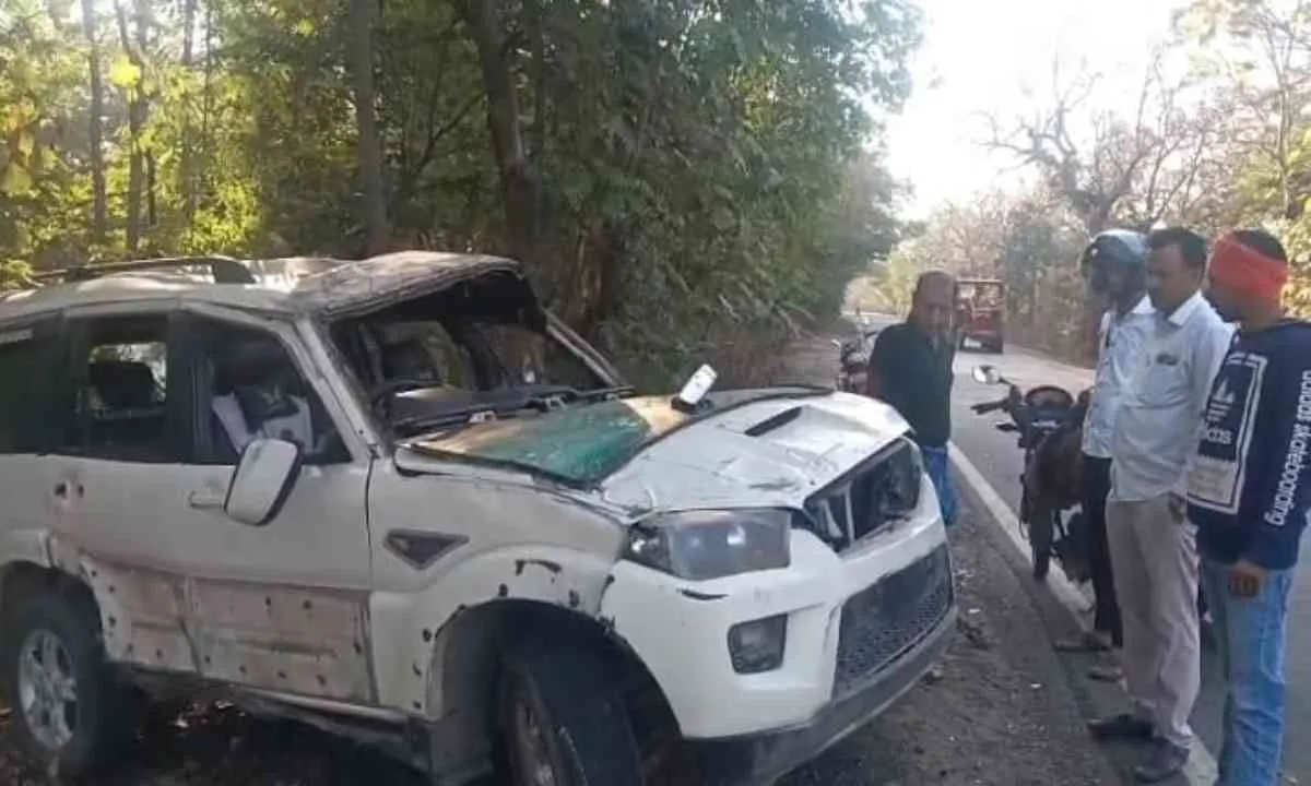 Chatra News: बारात लेकर जा रही गाड़ी पलटी, 25 वर्षीय चालक की मौके पर दर्दनाक मौत