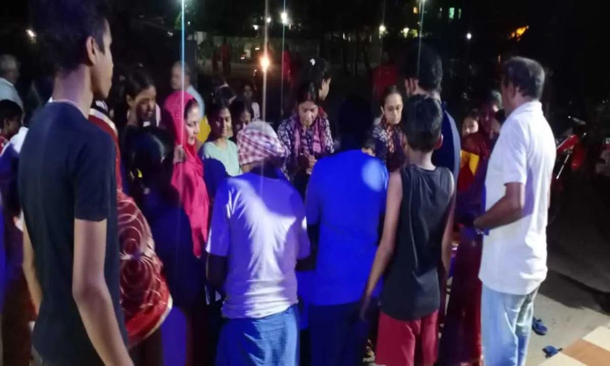 Bokaro News: शनिदेव मंदिर में उमड़ा श्रद्धा का सैलाब, खिचड़ी महाप्रसाद के लिए जुटे सैकड़ों भक्त