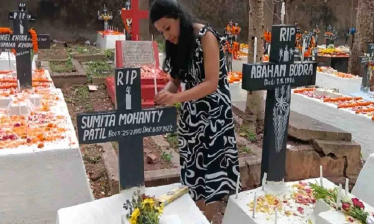 ईस्टर पर जमशेदपुर में विशेष प्रार्थना, कब्रिस्तानों में श्रद्धालुओं की भीड़