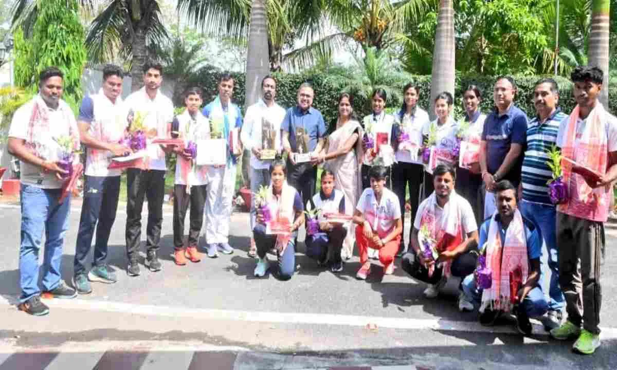 Bokaro News: खेलो इंडिया और नेशनल रिले में परचम लहराने वाले खिलाड़ी सम्मानित