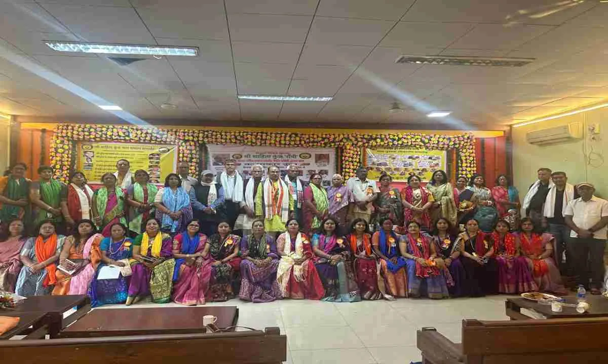 “कलमकार कुंभ” में सजा साहित्य का महाकुंभ, कई पुस्तकों का भव्य विमोचन