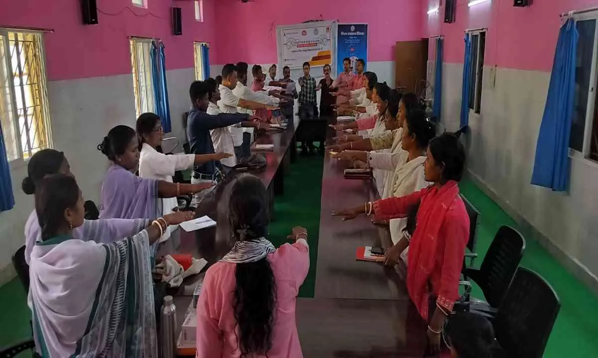 Dumka News: विश्व स्वास्थ्य दिवस पर जागरूकता रैली, सहियाओं को किया सम्मानित