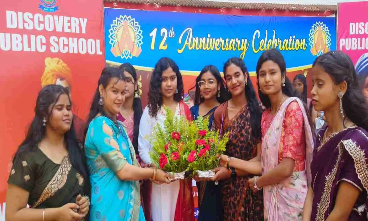 Giridih News: डिस्कवरी पब्लिक स्कूल, 12वीं वर्षगांठ पर थिरके बच्चे, सांस्कृतिक प्रस्तुतियों ने मोहा मन