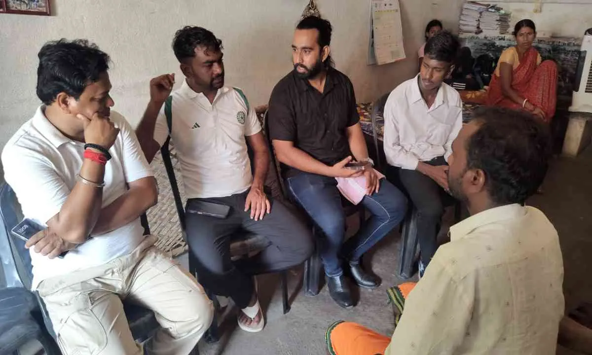 सिरसिया पहुंच पीड़ित परिवार से मिले जयराम महतो, पायल कुमारी मामले में निष्पक्ष जांच व दोषियों की गिरफ्तारी की उठाई मांग
