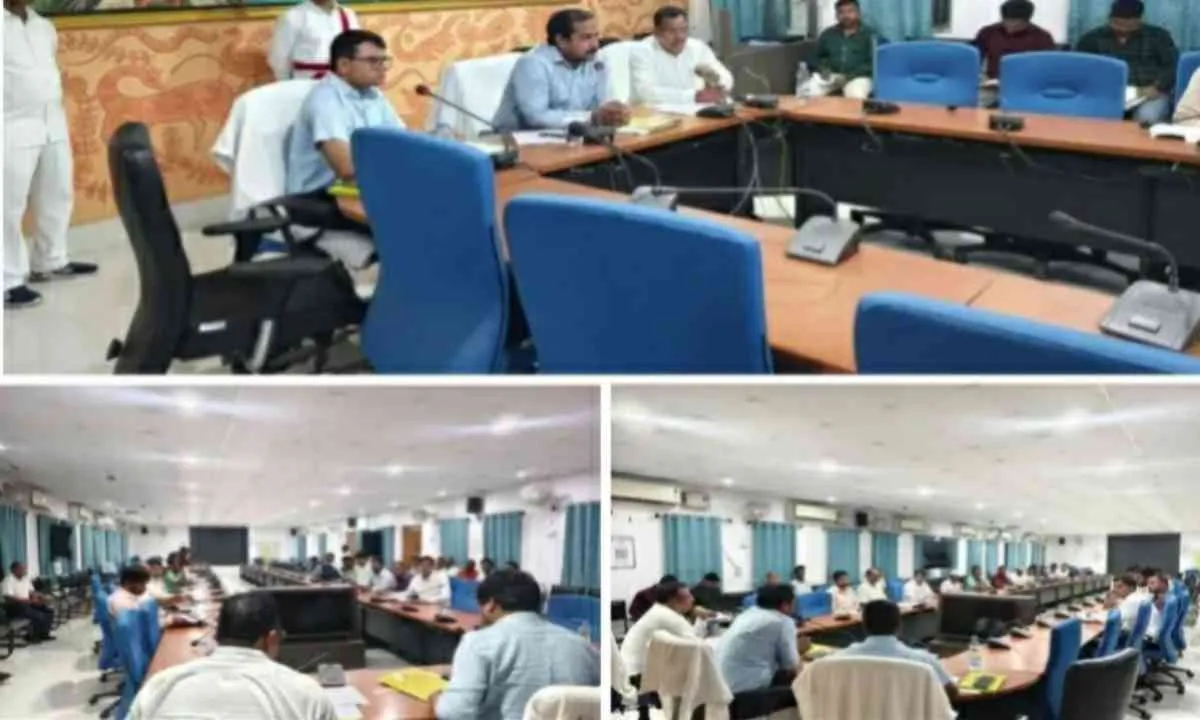 Sahebganj News: ई-केवाईसी में ढिलाई बर्दाश्त नहीं, बरहेट में नए गोदाम का काम तेज करें: डीसी