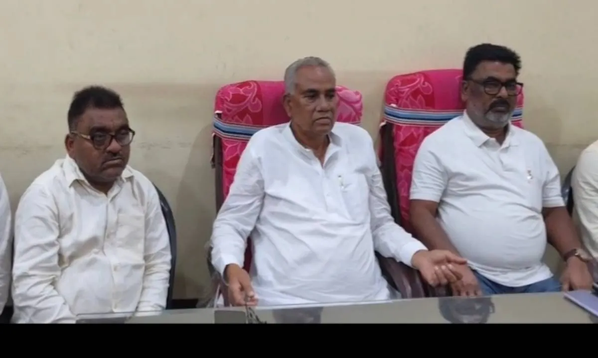 Dhanbad News: पूर्व मंत्री जलेश्वर महतो का सांसद ढुल्लू महतो पर बड़ा हमला, बोले- कोयला चोरी पर जवाब दें