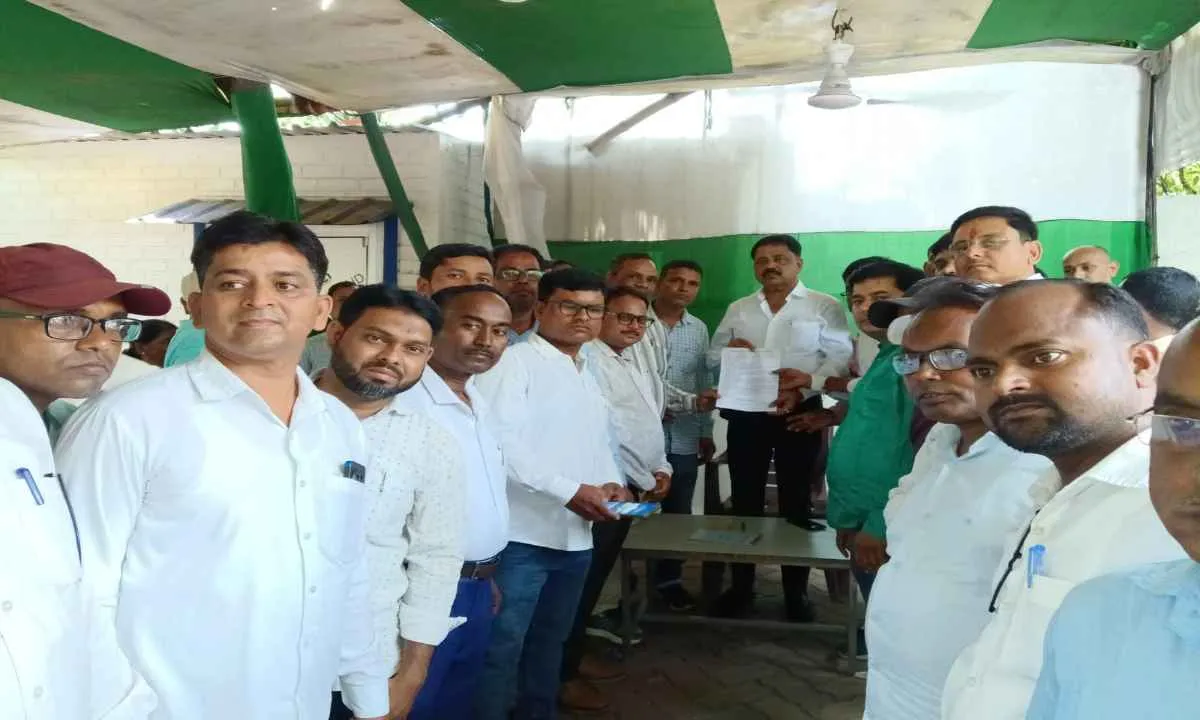 झारखंड सीटेट उत्तीर्ण सहायक अध्यापक संघ ने मंत्री को सौंपा ज्ञापन, सीधी नियुक्ति की मांग