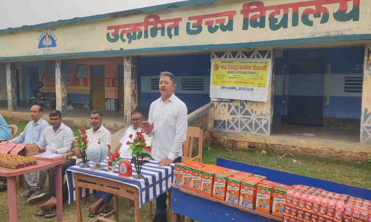 Deoghar News: बाबा बैद्यनाथ वेलफेयर सोसाइटी की अनोखी पहल, बच्चों को मिला प्रोत्साहन