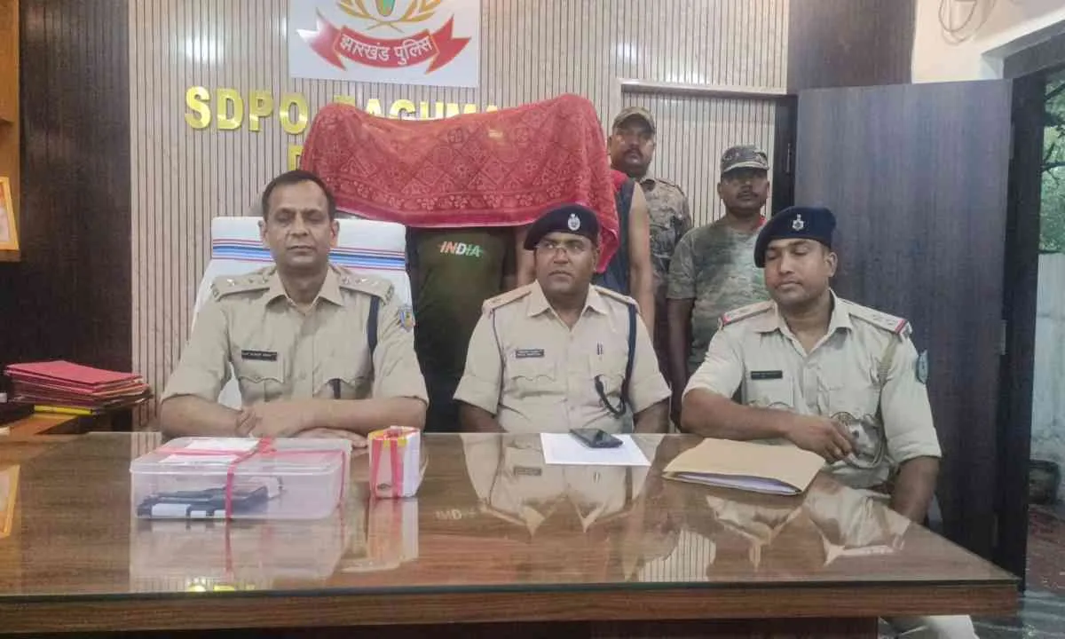 कतरास गोलीकांड का खुलासा: तीन अपराधी गिरफ्तार, पिस्टल-कारतूस और स्कॉर्पियो बरामद