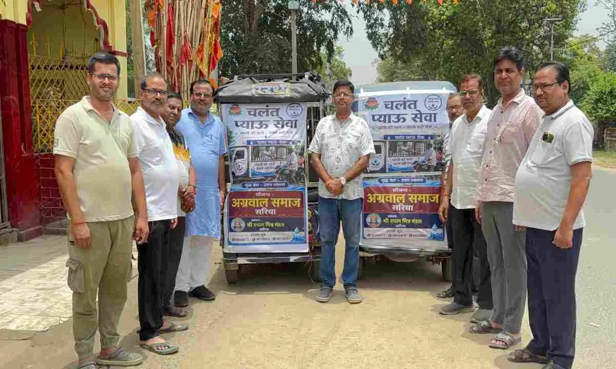 Giridih News: भीषण गर्मी में राहत बनी अग्रवाल समाज की पहल, शुरू हुई दो चलंत प्याऊ गाड़ियां