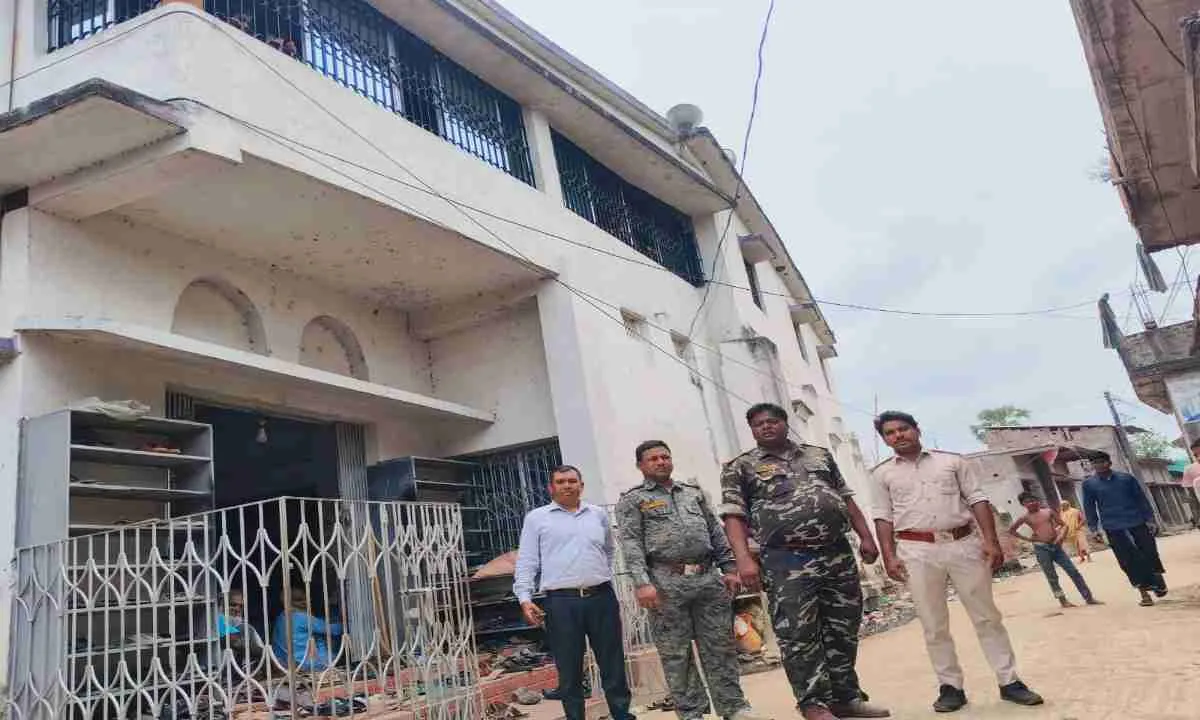 बकरीद के दूसरे दिन भी पाकुड़ में कायम रहा अमन-चैन, कड़ी सुरक्षा में अदा हुई जुम्मे की नमाज