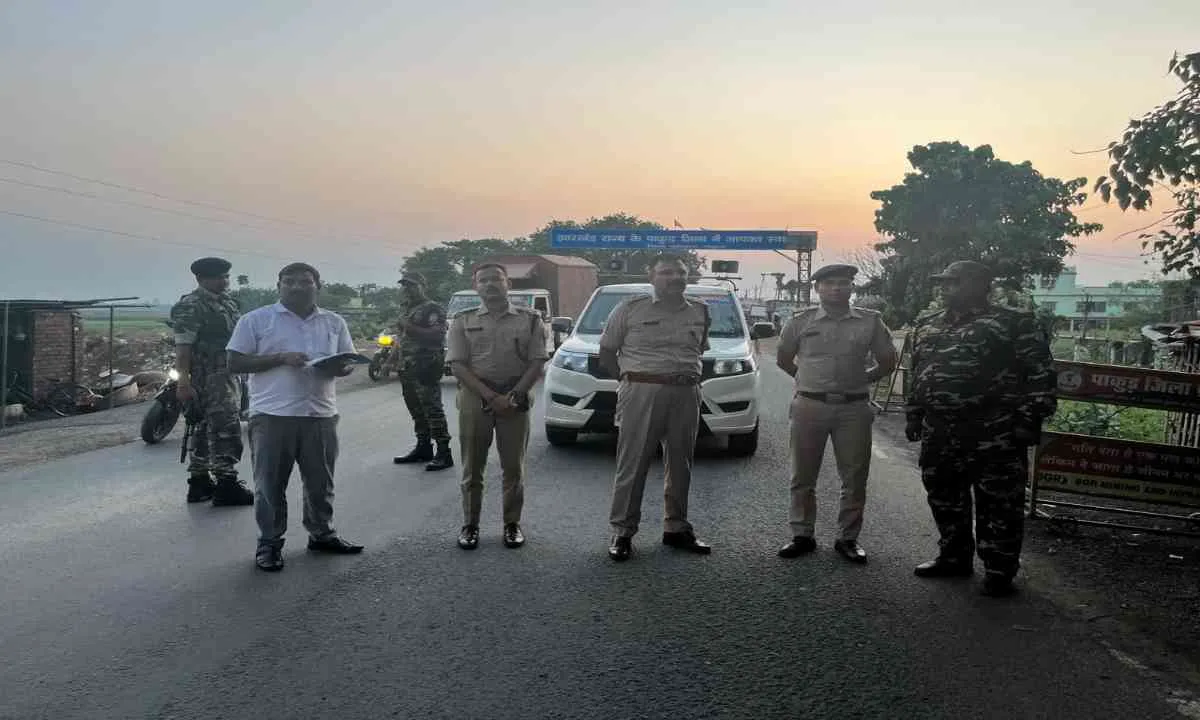 पाकुड़ में पुलिस अधीक्षक का औचक निरीक्षण, सुरक्षा व्यवस्था दुरुस्त करने के निर्देश