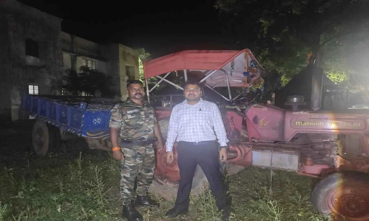 Bokaro News: अवैध खनिज परिवहन पर बड़ा एक्शन, स्टोन चिप्स से लदा ट्रैक्टर जब्त