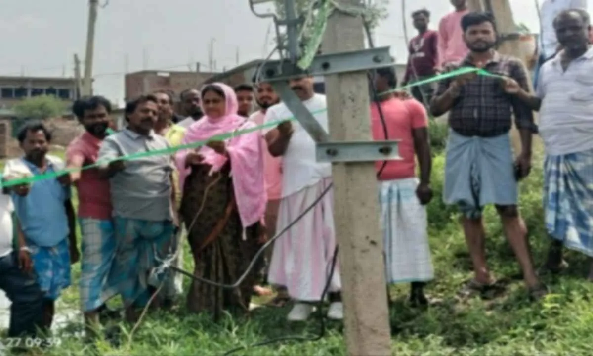 Sahebganj News: उधवा में विधायक के प्रयास से लगा नया ट्रांसफार्मर, वार्ड में लौटी बिजली