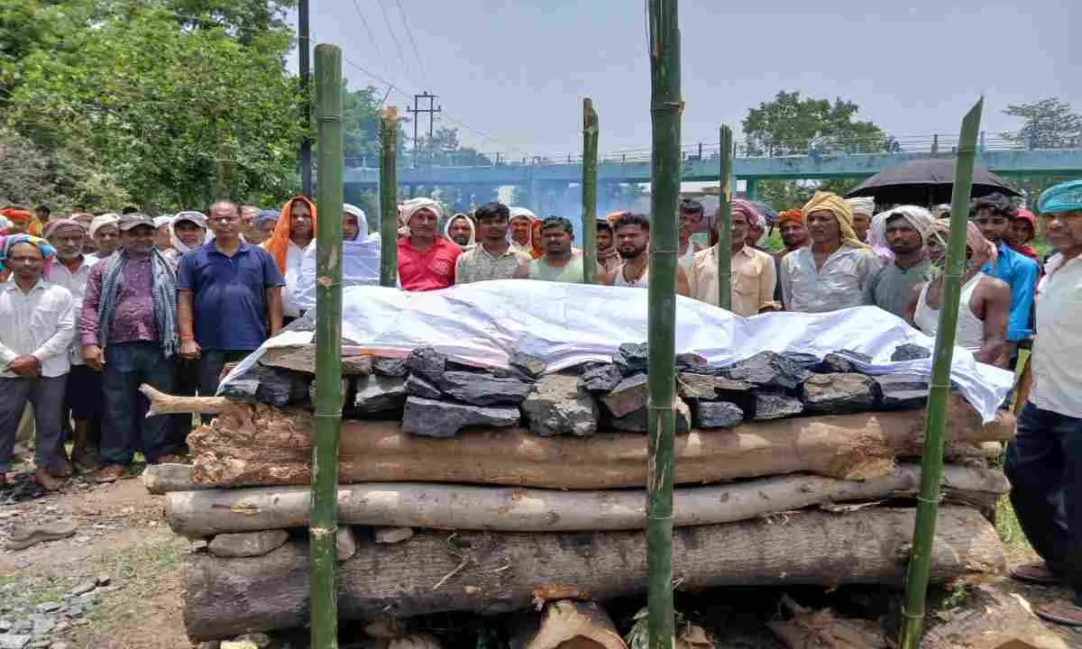 Ramgarh News: जनगणना कार्य के दौरान सहायक अध्यापक मटुकलाल महतो की लू लगने से मौत
