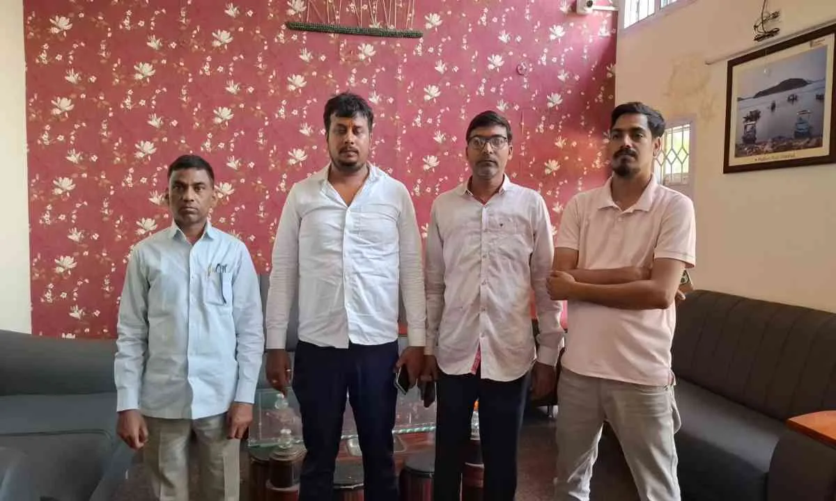 Dhanbad News: पेट्रोल-डीजल की बढ़ती कीमतों पर भड़का राजद, आंदोलन की दी चेतावनी