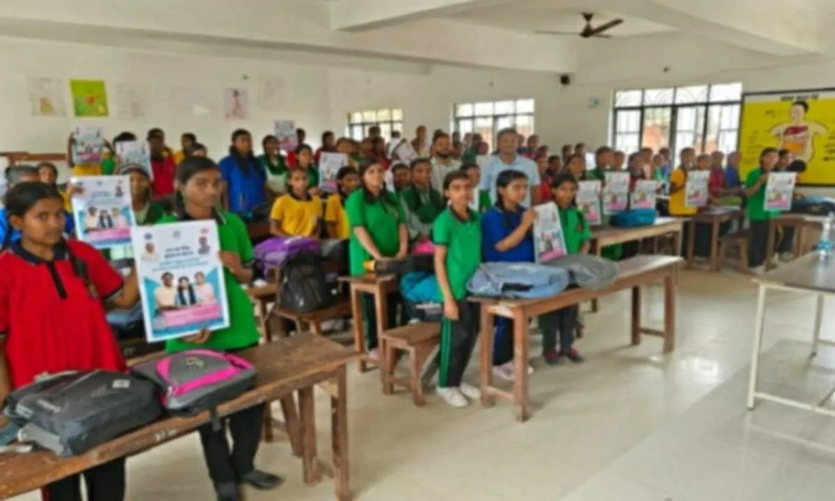 Sahebganj News: सर्वाइकल कैंसर से बचाव को लेकर एचपीवी टीकाकरण जागरूकता कार्यक्रम