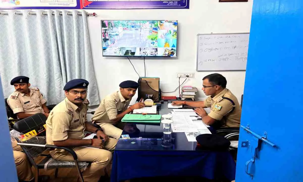 बोकारो एसपी ने थाना का किया औचक निरीक्षण, दिए कई निर्देश