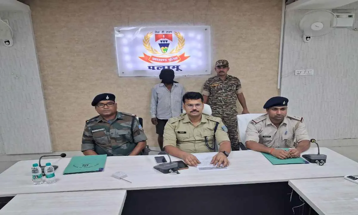 मौसेरी बहन से प्रेम पड़ा भारी, युवक की हत्या कर शव पेड़ से लटकाया