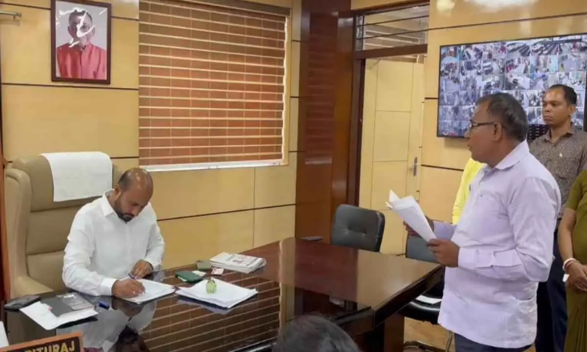 Ramgarh News: डीसी ऋतुराज ने सुनी आमजन की फरियाद, त्वरित निष्पादन के निर्देश