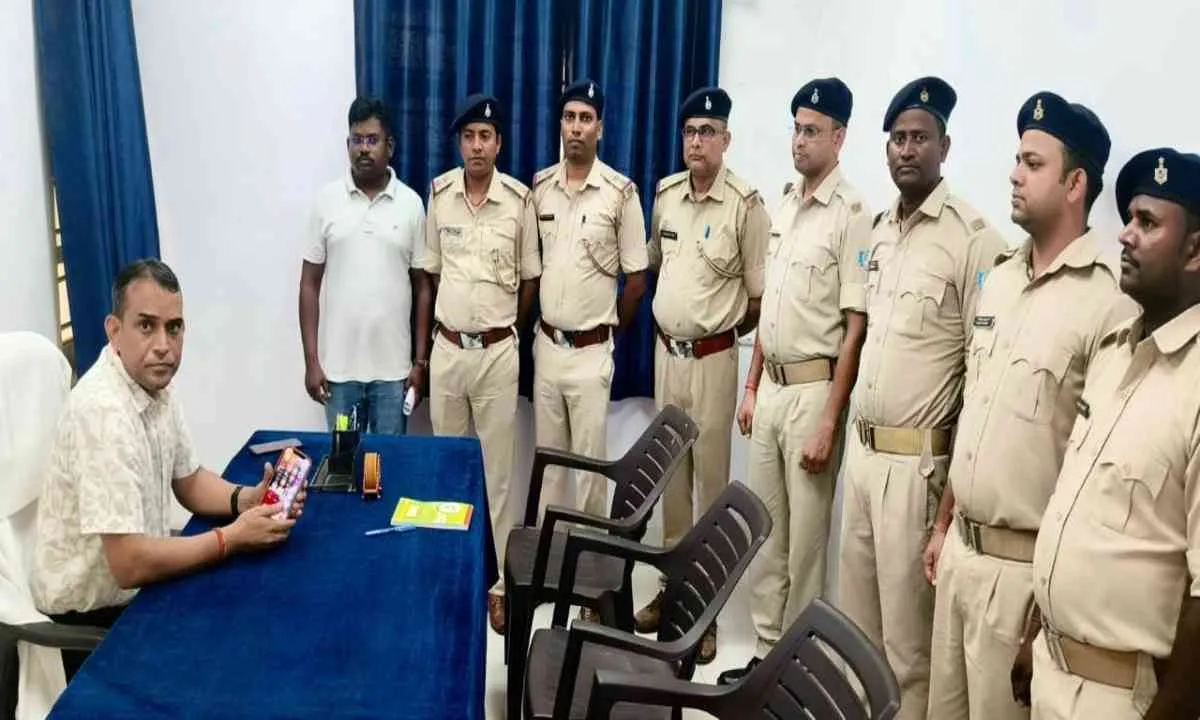 बोकारो साइबर थाना में डीएसपी का औचक निरीक्षण, पुलिस अधिकारियों में मचा हड़कंप